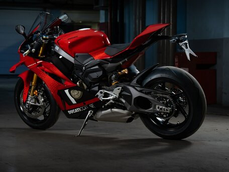 2026 Ducati Panigale V4, красный, 4250000 рублей, вид 3