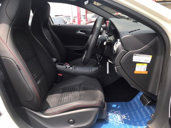 2016 Mercedes-Benz GLA 180 I (X156), белый - вид 9