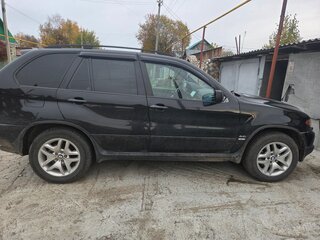 2004 BMW X5 4.4i I (E53) Рестайлинг, чёрный, 1000000 рублей, вид 3
