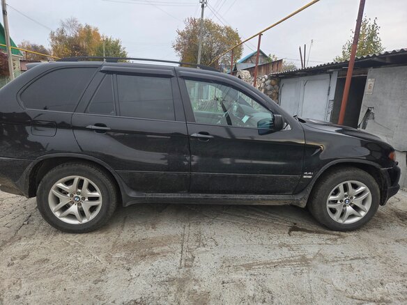 2004 BMW X5 4.4i I (E53) Рестайлинг, чёрный, 900000 рублей - вид 2