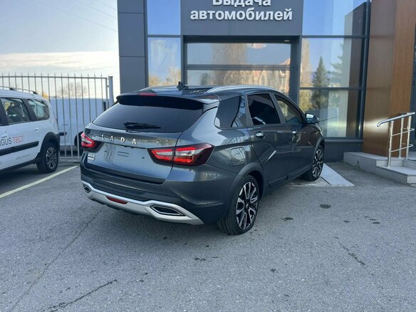 2024 Lada (ВАЗ) Vesta SW Cross I Рестайлинг (NG), серебристый, 1425000 рублей - вид 2