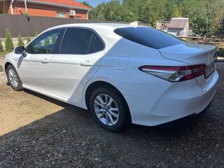2018 Toyota Camry VIII (XV70), белый, 2250000 рублей, вид 3
