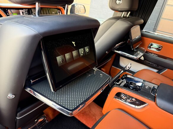 2024 Rolls-Royce Cullinan Black Badge I Рестайлинг (Series II), чёрный, 52700000 рублей - вид 26