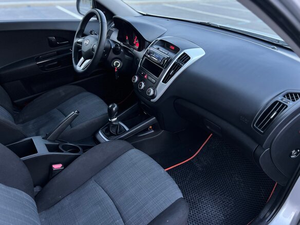 2011 Kia Ceed I Рестайлинг, серебристый, 770000 рублей - вид 10