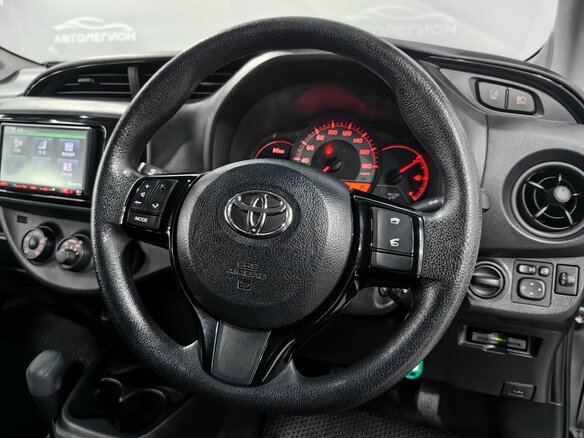 2018 Toyota Vitz III (XP130) Рестайлинг 2, чёрный, 975000 рублей - вид 11