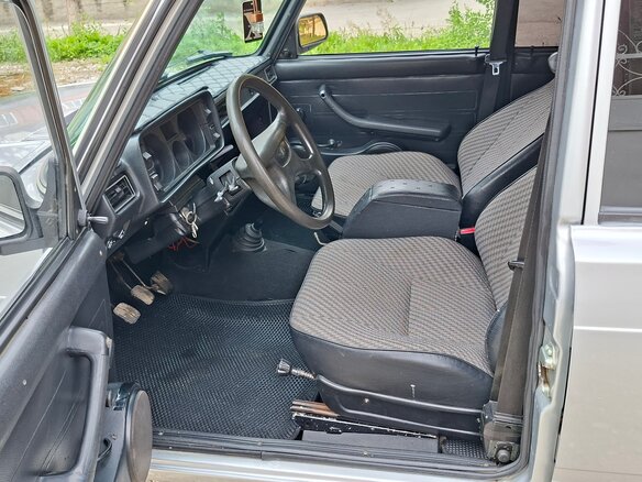 2010 Lada (ВАЗ) 2105, серебристый, 240000 рублей - вид 4