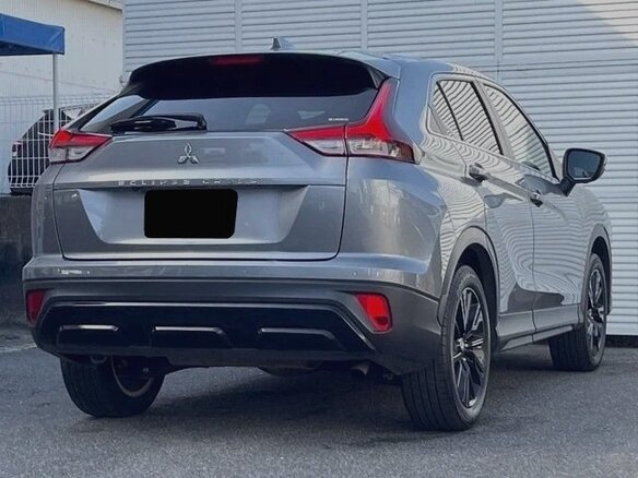 2023 Mitsubishi Eclipse Cross I Рестайлинг, серебристый, 1875000 рублей - вид 2
