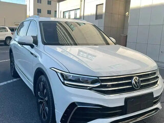 2022 Volkswagen Tiguan II Рестайлинг, белый, 2100000 рублей, вид 3