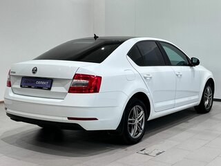 2017 Skoda Octavia III (A7) Рестайлинг, белый, 1320000 рублей, вид 2