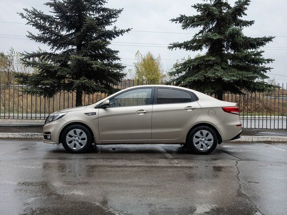 2015 Kia Rio III Рестайлинг, бежевый - вид 6