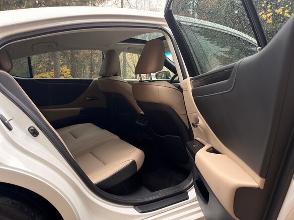2020 Lexus ES 300h VII, белый, 4200000 рублей - вид 24