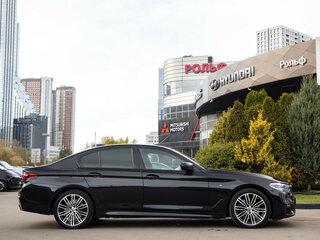 2019 BMW 5 серии 530d xDrive VII (G30/G31/G38), чёрный, 4498000 рублей, вид 3