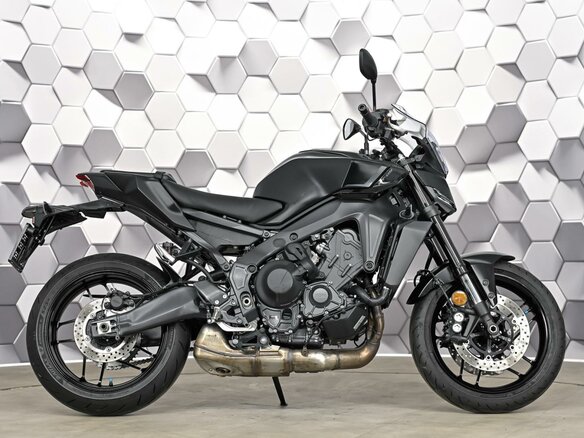 2024 Yamaha MT-09 (FZ-09), чёрный, 1179000 рублей - вид 2