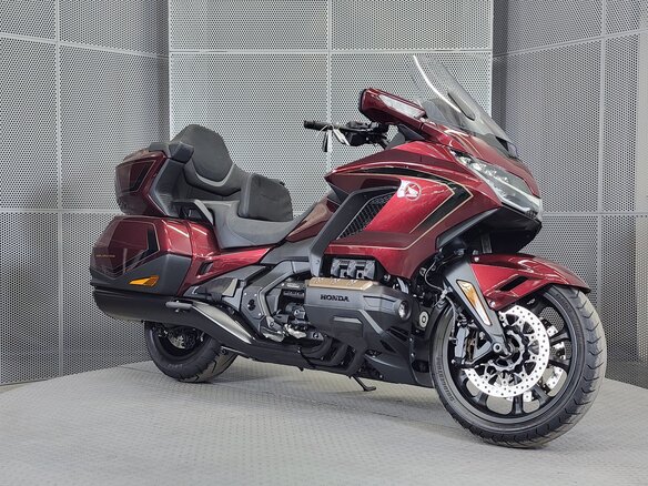 2025 Honda GL 1800 Gold Wing, красный, 3649000 рублей - вид 1
