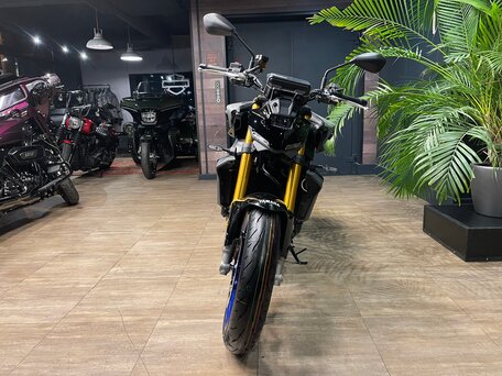 2026 Yamaha MT-09 (FZ-09), серый, 1850000 рублей, вид 4