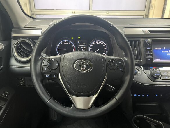 2017 Toyota RAV4 IV (XA40) Рестайлинг, чёрный, 2325000 рублей - вид 8