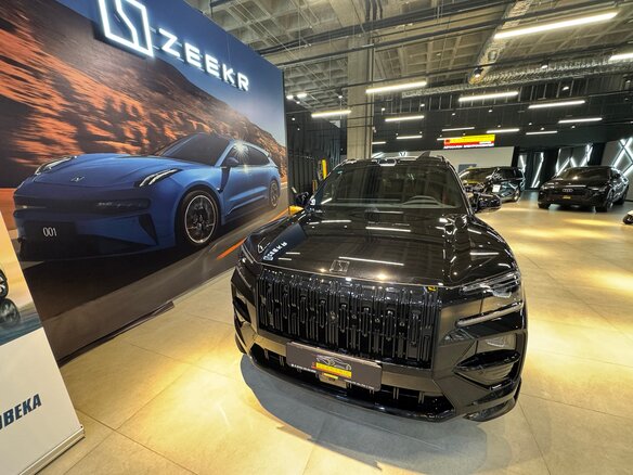 2026 Zeekr 8X Dawn, чёрный, 13300000 рублей - вид 3