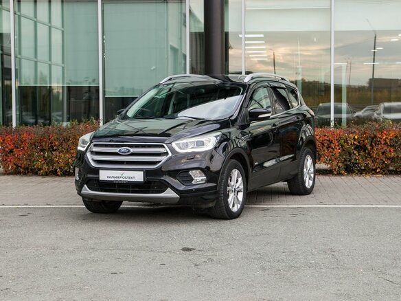 2017 Ford Kuga II Рестайлинг, чёрный, 1650000 рублей