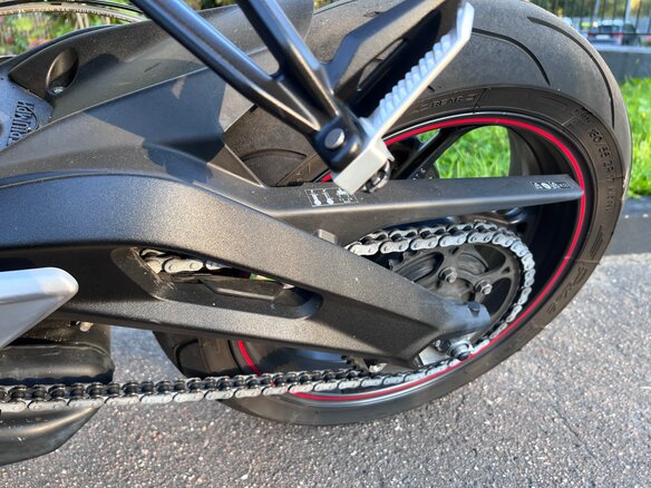 2021 Triumph Street Triple, чёрный, 975000 рублей - вид 6