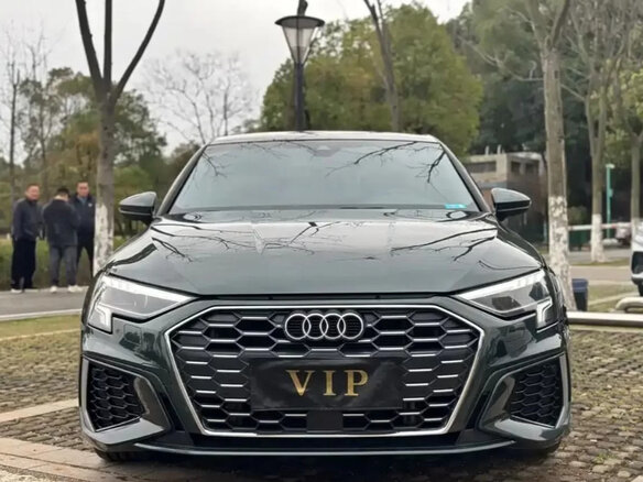 2021 Audi A3 Sportback 35 TFSI IV (8Y), зелёный, 2100000 рублей - вид 2