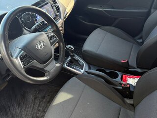 2021 Hyundai Solaris II Рестайлинг, серый, 960000 рублей, вид 5