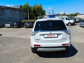 2014 Mitsubishi Outlander III Рестайлинг, белый, 1300000 рублей, вид 5