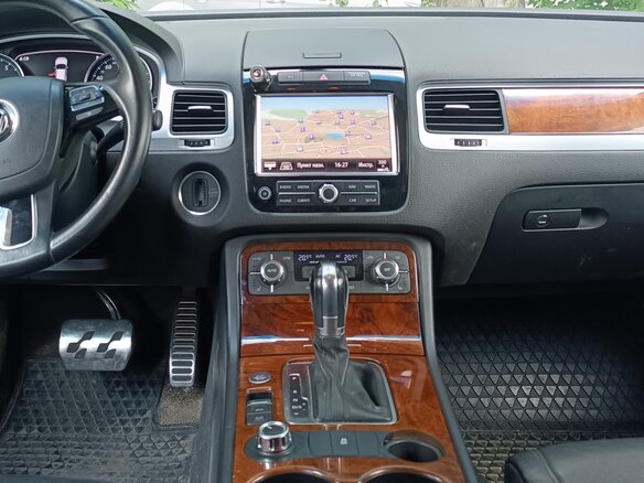 2013 Volkswagen Touareg II, серебристый, 2670000 рублей - вид 8