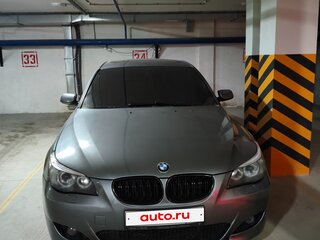 2004 BMW 5 серии 530i V (E60/E61), серебристый, 899000 рублей, вид 4