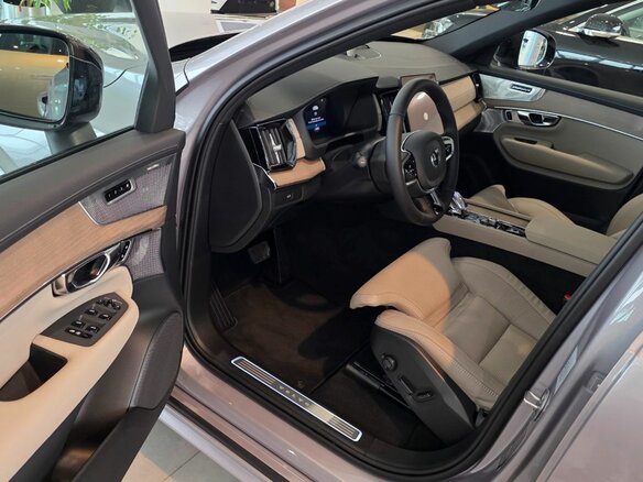 2026 Volvo XC90 B6 II Рестайлинг 2, серебристый, 10690000 рублей - вид 9