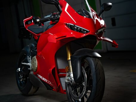 2026 Ducati Panigale V4, красный, 5350000 рублей, вид 2