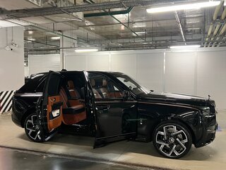 2024 Rolls-Royce Cullinan Black Badge I Рестайлинг (Series II), чёрный, 52700000 рублей, вид 4
