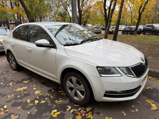 2017 Skoda Octavia III (A7) Рестайлинг, белый, 1500000 рублей, вид 2