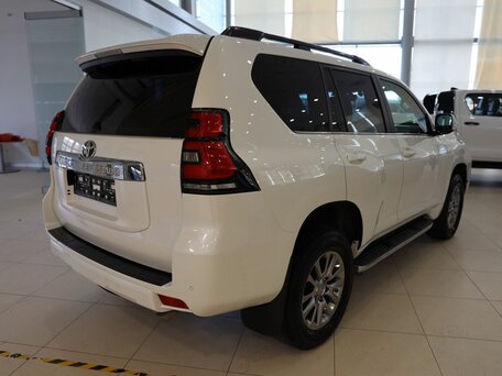 2019 Toyota Land Cruiser Prado 150 Series Рестайлинг 2, белый, 5700000 рублей, вид 5