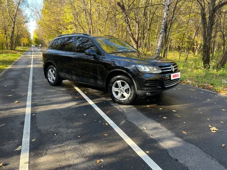 2013 Volkswagen Touareg II, чёрный, 3000000 рублей, вид 2