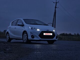 2016 Toyota Aqua I Рестайлинг, белый, 730000 рублей, вид 3