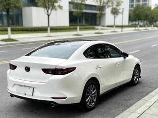 2022 Mazda 3 Axela IV (BP), белый, 1560000 рублей, вид 4