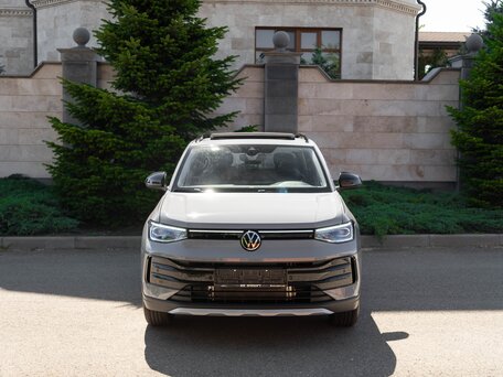 2026 Volkswagen Tharu XR, серый, 2104000 рублей, вид 3