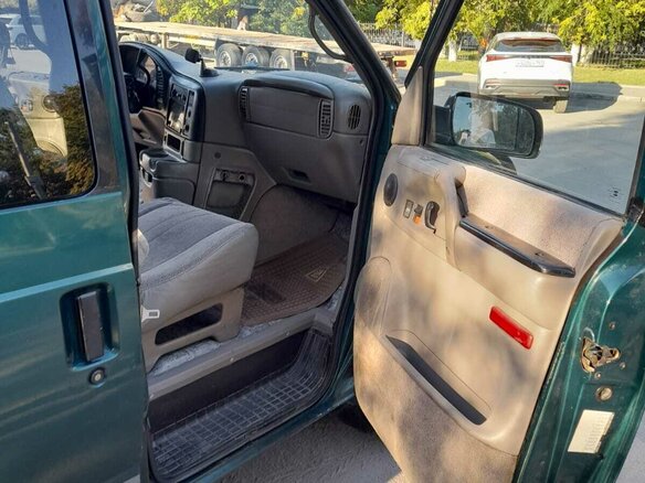 1997 GMC Safari II, зелёный, 850000 рублей - вид 16