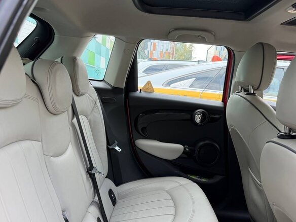 2018 Mini Hatch Cooper III (F55/F56), красный, 2090000 рублей - вид 11