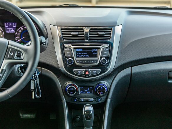 2015 Hyundai Solaris I Рестайлинг, белый, 1098000 рублей - вид 19