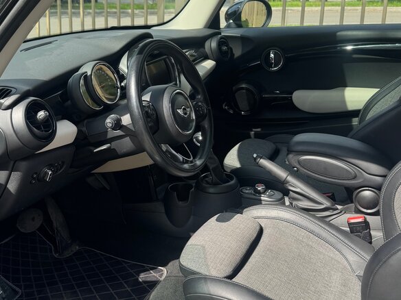 2017 Mini Hatch Cooper III (F55/F56), серый, 1999999 рублей - вид 7