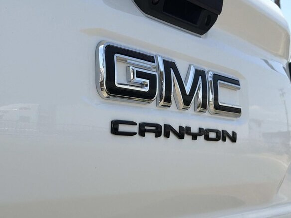 2026 GMC Canyon III, белый - вид 26