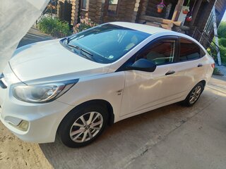 2012 Hyundai Solaris I, белый, 620000 рублей, вид 5