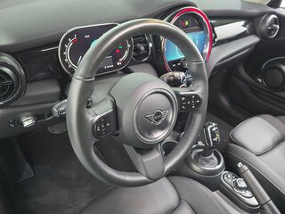2023 Mini Hatch Cooper III (F55/F56) Рестайлинг 2, чёрный, 2050000 рублей, вид 5