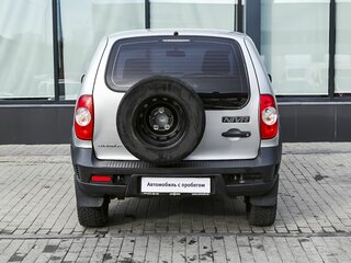 2015 Chevrolet Niva I Рестайлинг, серебристый, 519000 рублей, вид 4