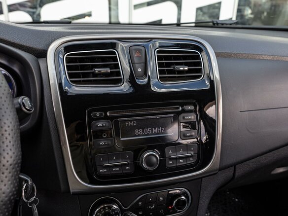 2015 Renault Logan II, бежевый, 740000 рублей - вид 11