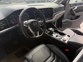 2019 Volkswagen Touareg III, чёрный, 4985000 рублей, вид 3