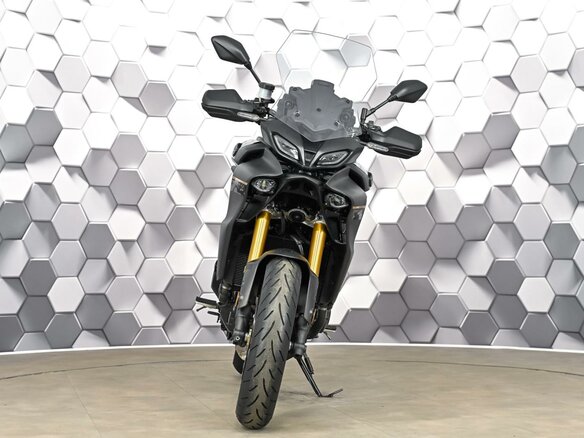 2023 Yamaha MT-09 Tracer (FJ-09), чёрный - вид 4