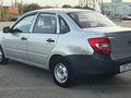 2013 Lada (ВАЗ) Granta I, серебристый, 238000 рублей - вид 2