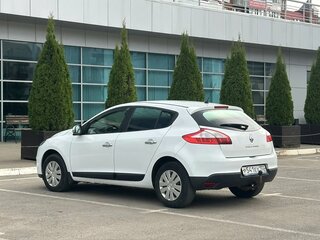 2013 Renault Megane III Рестайлинг, белый, 620000 рублей, вид 4